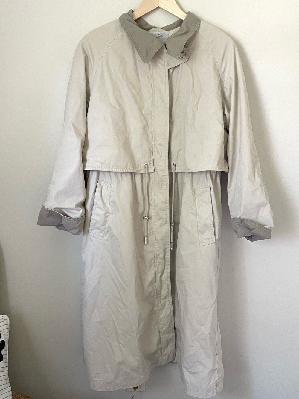 Jacqueline Ferrar - Light Beige Trench Coat with Contrast Collar -  Size 8P
